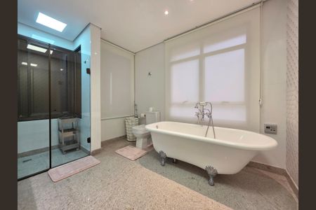 Apartamento à venda com 260m², 5 quartos e 3 vagas Apartamento à venda com 260m², 5 quartos e 3 vagasBanheiro da Suíte Master