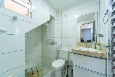 Casa para alugar com 72m², 2 quartos e 2 vagas Casa para alugar com 72m², 2 quartos e 2 vagasBanheiro
