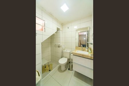 Casa para alugar com 72m², 2 quartos e 2 vagas Casa para alugar com 72m², 2 quartos e 2 vagasBanheiro