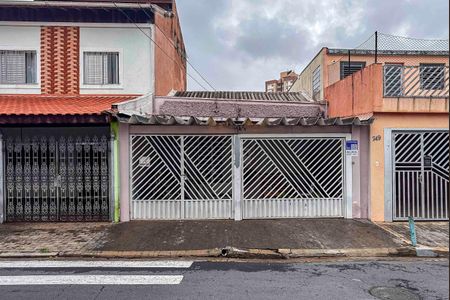 Casa para alugar com 72m², 2 quartos e 2 vagas Casa para alugar com 72m², 2 quartos e 2 vagasFachada