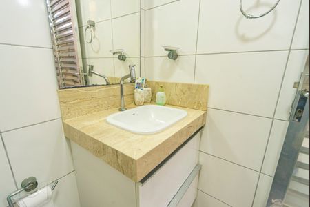 Casa para alugar com 72m², 2 quartos e 2 vagas Casa para alugar com 72m², 2 quartos e 2 vagasBanheiro