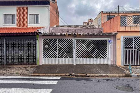 Casa para alugar com 72m², 2 quartos e 2 vagas Casa para alugar com 72m², 2 quartos e 2 vagasFachada