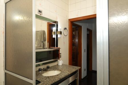 Casa à venda com 536m², 3 quartos e 7 vagasBanheiro 2