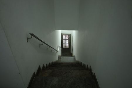 Casa à venda com 536m², 3 quartos e 7 vagasHall entre cômodos - Escada