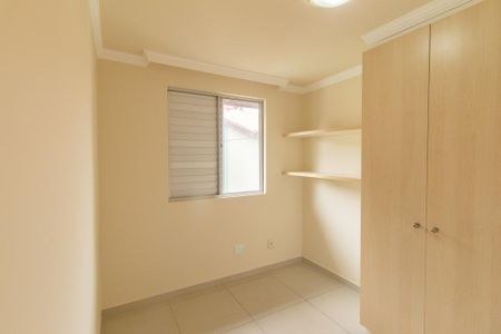 Quarto 1 de apartamento para alugar com 2 quartos, 48m² em Pinheirinho, Curitiba