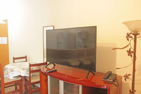 Sala de apartamento para alugar com 1 quarto, 60m² em Gonzaga, Santos