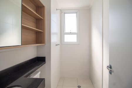 Apartamento para alugar com 45m², 2 quartos e 2 vagas Apartamento para alugar com 45m², 2 quartos e 2 vagasBanheiro