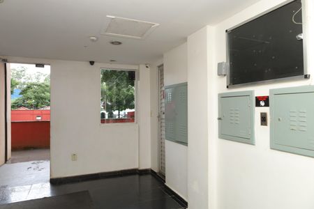 Apartamento para alugar com 45m², 2 quartos e 1 vagaÁrea comum - Saguão do prédio