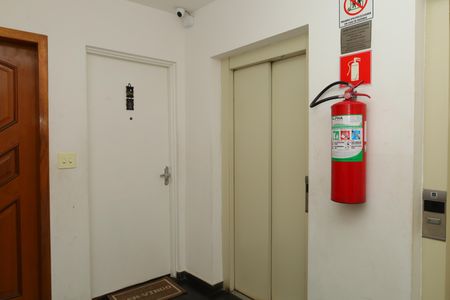 Apartamento para alugar com 45m², 2 quartos e 1 vagaÁrea comum - Saguão do andar