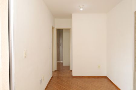 Sala de apartamento para alugar com 2 quartos, 45m² em Vila Carmosina, São Paulo