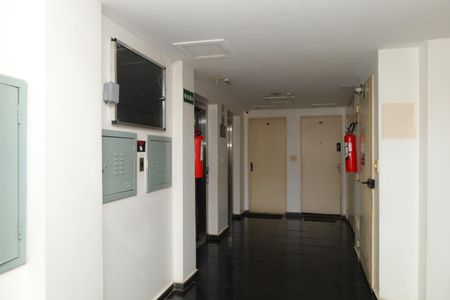 Apartamento para alugar com 45m², 2 quartos e 1 vagaÁrea comum - Saguão do prédio