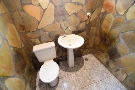 Casa para alugar com 100m², 3 quartos e 2 vagasBanheiro de serviço