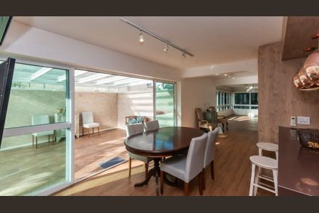 Apartamento para alugar com 197m², 3 quartos e 4 vagasÁrea Comum 