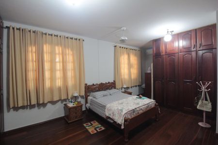 Casa à venda com 406m², 4 quartos e 3 vagasSuite Master