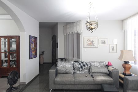 Casa à venda com 406m², 4 quartos e 3 vagasSala