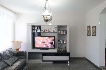 Casa à venda com 406m², 4 quartos e 3 vagasSala