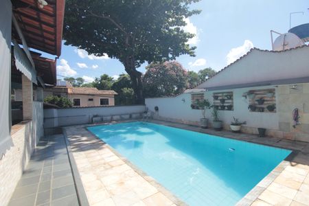 Casa à venda com 406m², 4 quartos e 3 vagasPiscina