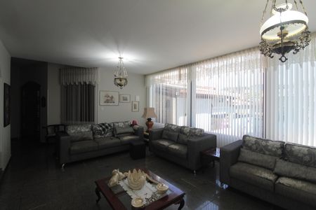 Casa à venda com 406m², 4 quartos e 3 vagasSala