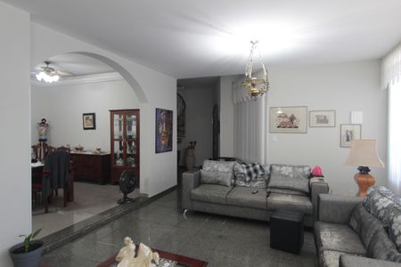Casa à venda com 406m², 4 quartos e 3 vagasSala
