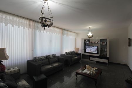 Casa à venda com 406m², 4 quartos e 3 vagasSala