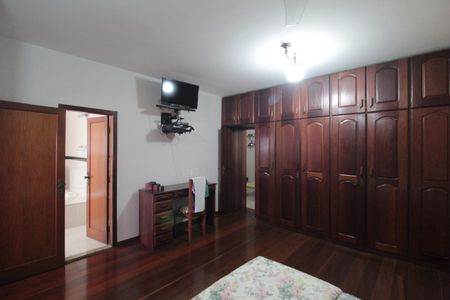 Casa à venda com 406m², 4 quartos e 3 vagasSuite Master