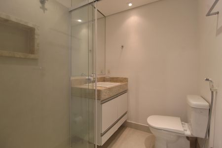 Banheiro de apartamento para alugar com 1 quarto, 45m² em Itaim Bibi, São Paulo