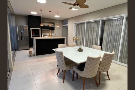 Casa à venda com 314m², 3 quartos e 2 vagas Casa à venda com 314m², 3 quartos e 2 vagasVaranda