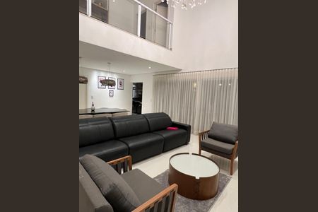 Casa à venda com 314m², 3 quartos e 2 vagas Casa à venda com 314m², 3 quartos e 2 vagasSala