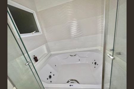 Casa à venda com 314m², 3 quartos e 2 vagas Casa à venda com 314m², 3 quartos e 2 vagasBanheiro