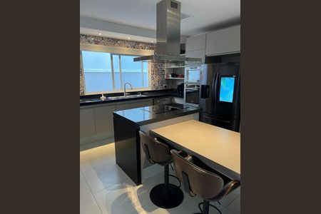 Casa à venda com 314m², 3 quartos e 2 vagas Casa à venda com 314m², 3 quartos e 2 vagasCozinha