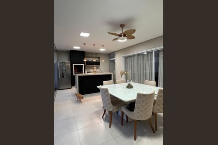 Casa à venda com 314m², 3 quartos e 2 vagas Casa à venda com 314m², 3 quartos e 2 vagasVaranda