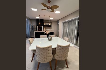 Casa à venda com 314m², 3 quartos e 2 vagas Casa à venda com 314m², 3 quartos e 2 vagasVaranda