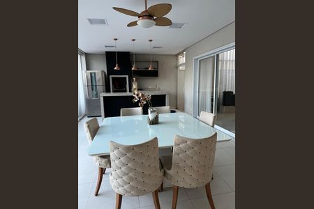 Casa à venda com 314m², 3 quartos e 2 vagas Casa à venda com 314m², 3 quartos e 2 vagasVaranda