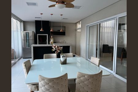 Casa à venda com 314m², 3 quartos e 2 vagas Casa à venda com 314m², 3 quartos e 2 vagasVaranda