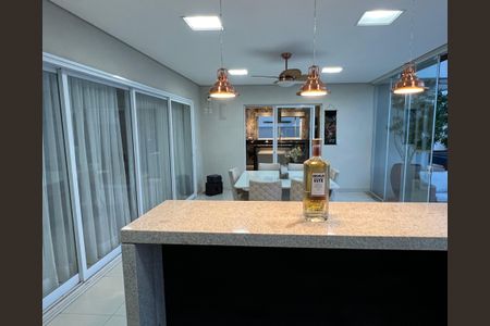 Casa à venda com 314m², 3 quartos e 2 vagas Casa à venda com 314m², 3 quartos e 2 vagasVaranda