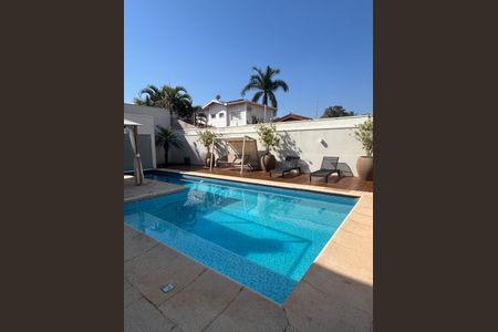 Casa à venda com 314m², 3 quartos e 2 vagas Casa à venda com 314m², 3 quartos e 2 vagasÁrea externa