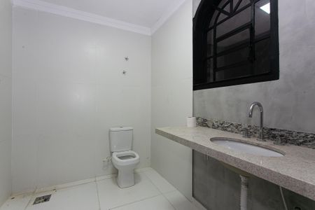 Casa à venda com 216m², 3 quartos e 2 vagas Casa à venda com 216m², 3 quartos e 2 vagasBanheiro Social