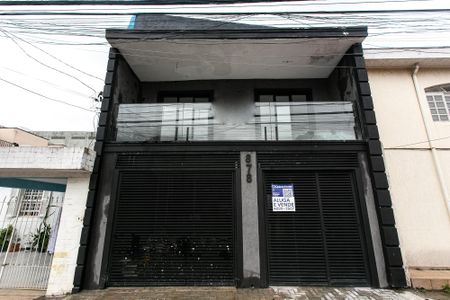 Casa à venda com 216m², 3 quartos e 2 vagas Casa à venda com 216m², 3 quartos e 2 vagasFachada