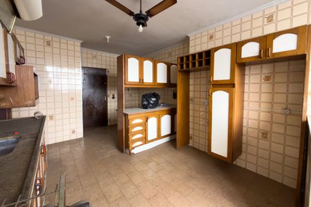 Apartamento à venda com 130m², 4 quartos e 2 vagasCozinha