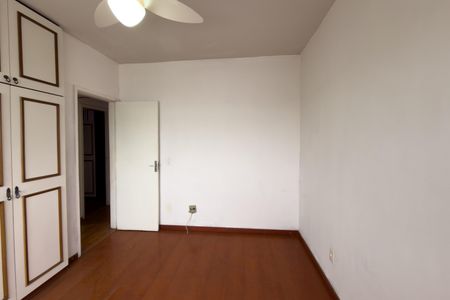 Apartamento à venda com 130m², 4 quartos e 2 vagasQuarto 2