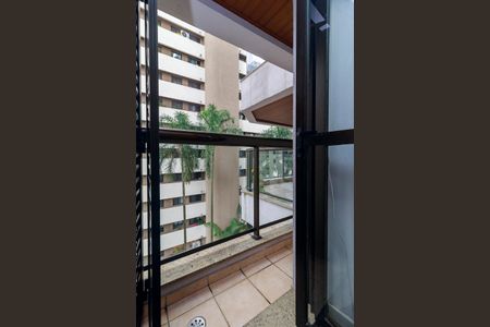 Apartamento à venda com 152m², 3 quartos e 3 vagas Apartamento à venda com 152m², 3 quartos e 3 vagasQuarto 3 - Varanda