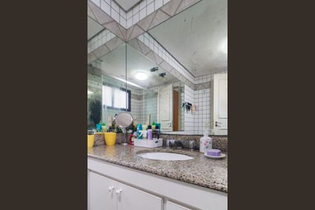 Apartamento à venda com 152m², 3 quartos e 3 vagas Apartamento à venda com 152m², 3 quartos e 3 vagasSuíte 1 - Banheiro