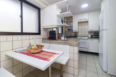 Apartamento à venda com 152m², 3 quartos e 3 vagas Apartamento à venda com 152m², 3 quartos e 3 vagasCozinha