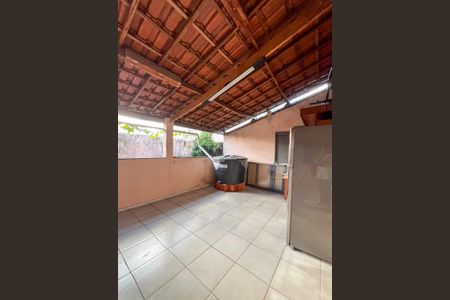 Casa à venda com 300m², 3 quartos e 2 vagasQuintal