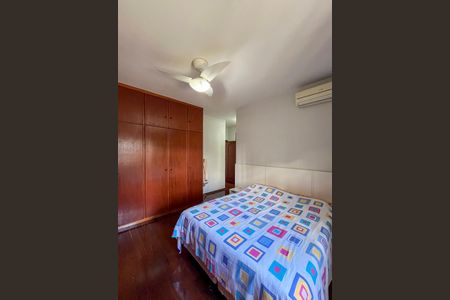 Suite de casa à venda com 3 quartos, 300m² em Vila Moinho Velho, São Paulo