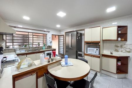 Casa à venda com 300m², 3 quartos e 2 vagasCozinha