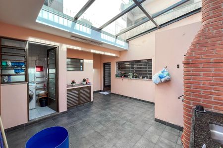 Casa à venda com 300m², 3 quartos e 2 vagasQuintal