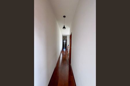 Casa à venda com 300m², 3 quartos e 2 vagasCorredor