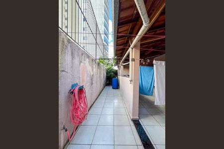 Casa à venda com 300m², 3 quartos e 2 vagasCorredor