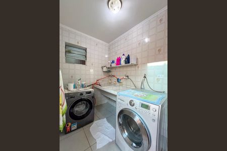 Casa à venda com 300m², 3 quartos e 2 vagasÁrea de Serviço